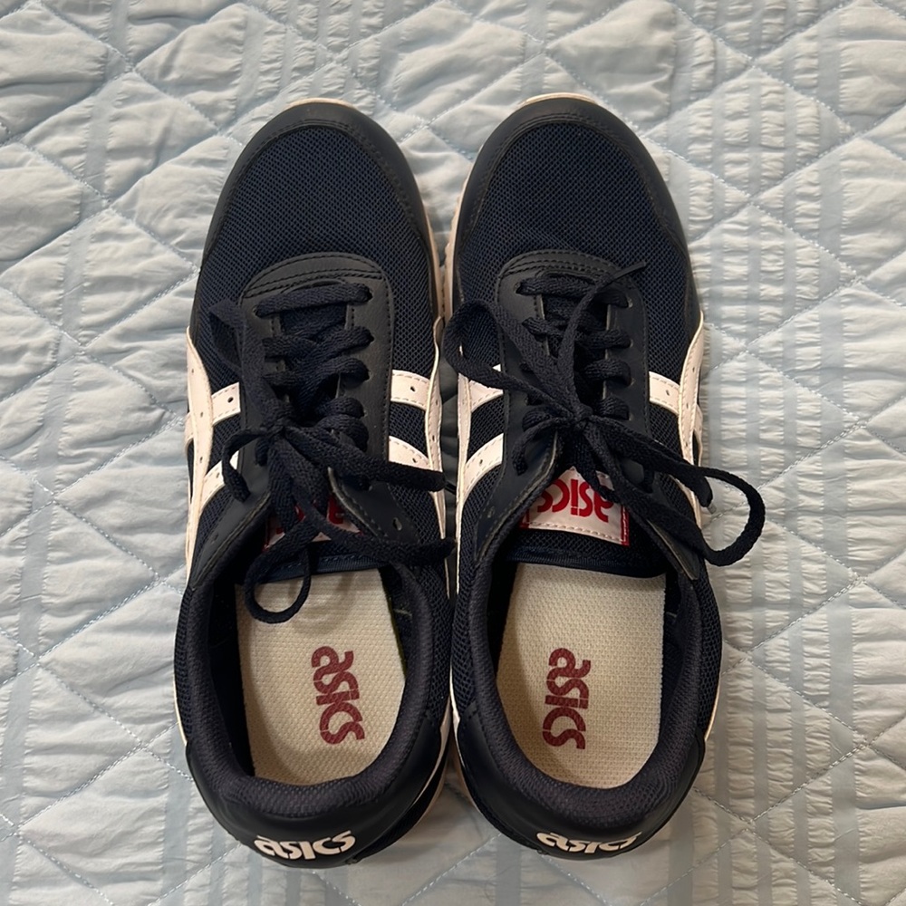 Mens ASICS sneakers. Size 8. Navy blue and red.